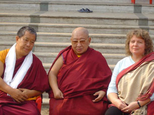 India 2006, Tulku Ugen, Taklung Tsetrul Rinpoche, Jomo Gudrun in Front of  Khordong Gompa